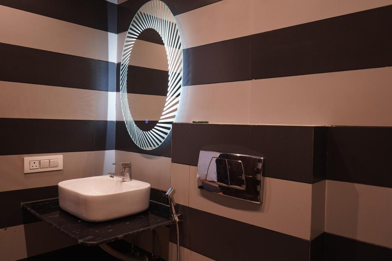 Hotel O Delhi, Near Karol Bagh Main Market And Metro Station Ню Делхи Екстериор снимка