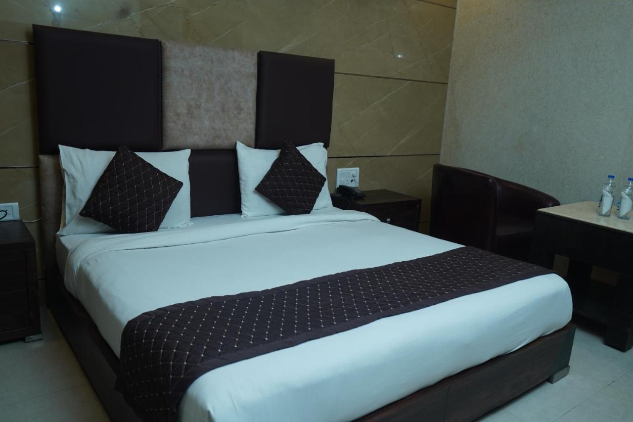 Hotel O Delhi, Near Karol Bagh Main Market And Metro Station Ню Делхи Екстериор снимка