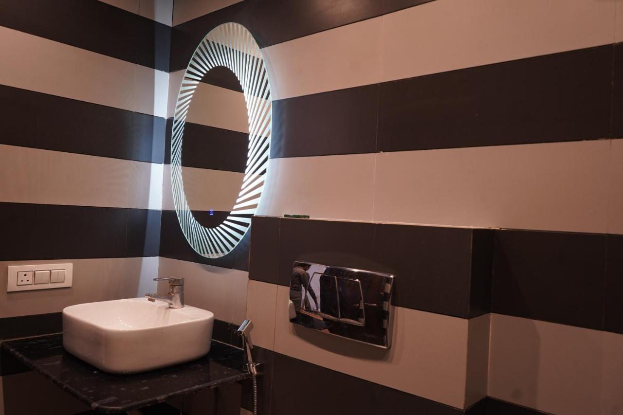 Hotel O Delhi, Near Karol Bagh Main Market And Metro Station Ню Делхи Екстериор снимка