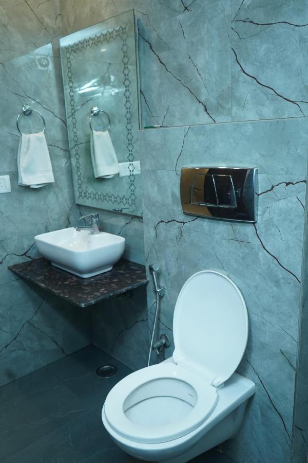 Hotel O Delhi, Near Karol Bagh Main Market And Metro Station Ню Делхи Екстериор снимка