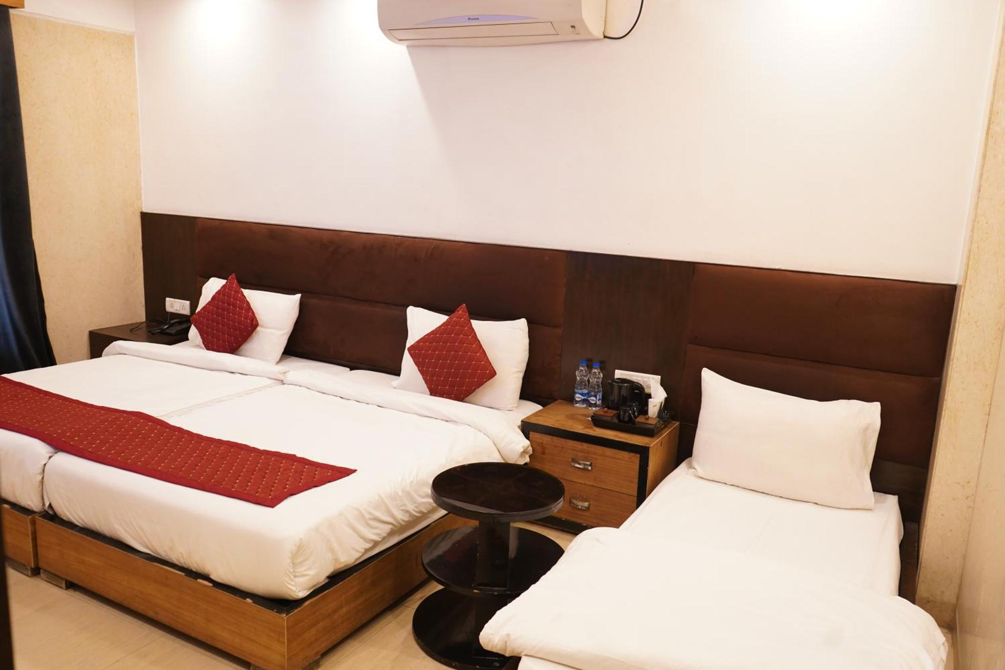 Hotel O Delhi, Near Karol Bagh Main Market And Metro Station Ню Делхи Екстериор снимка