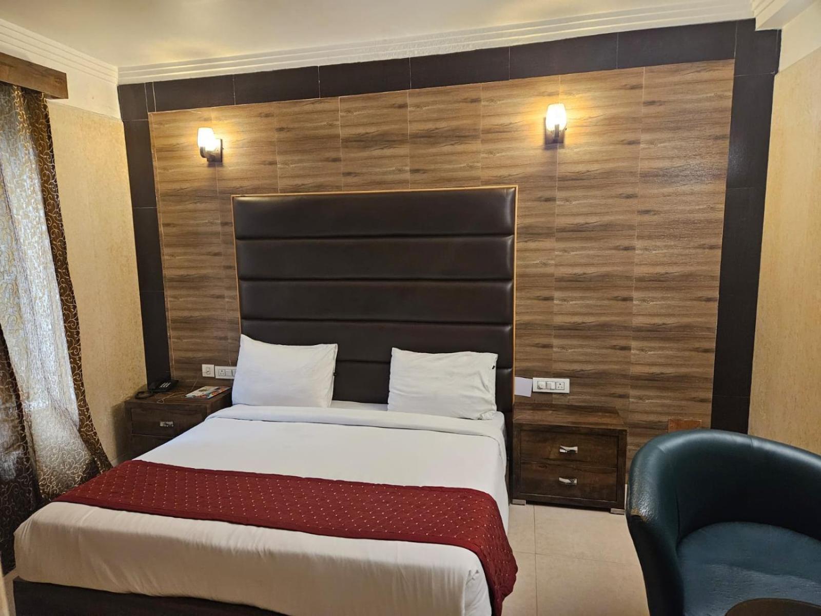 Hotel O Delhi, Near Karol Bagh Main Market And Metro Station Ню Делхи Екстериор снимка