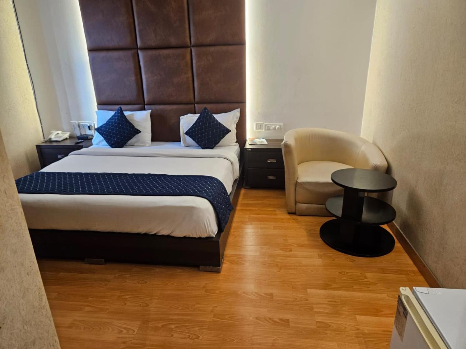 Hotel O Delhi, Near Karol Bagh Main Market And Metro Station Ню Делхи Екстериор снимка