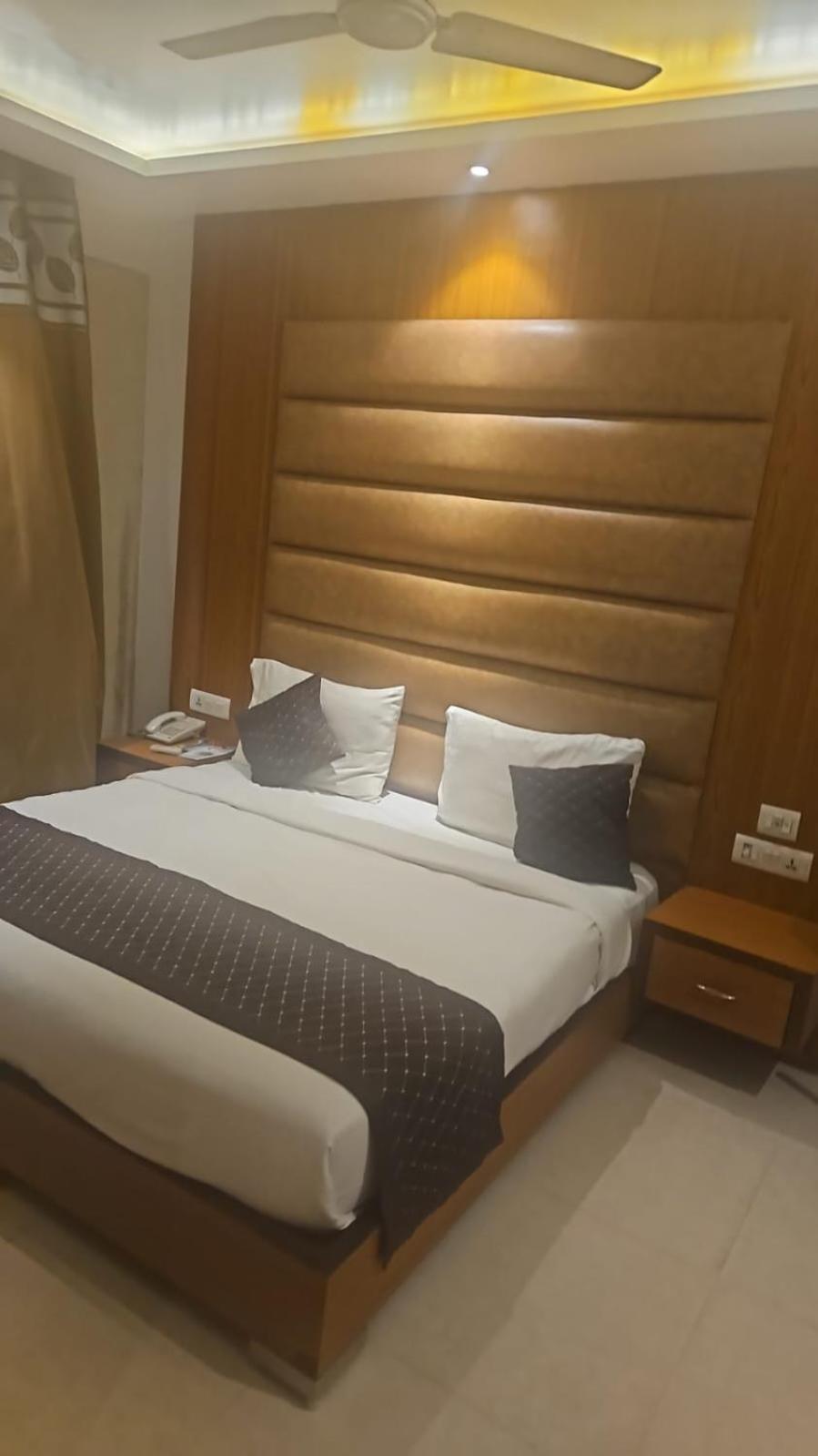 Hotel O Delhi, Near Karol Bagh Main Market And Metro Station Ню Делхи Екстериор снимка